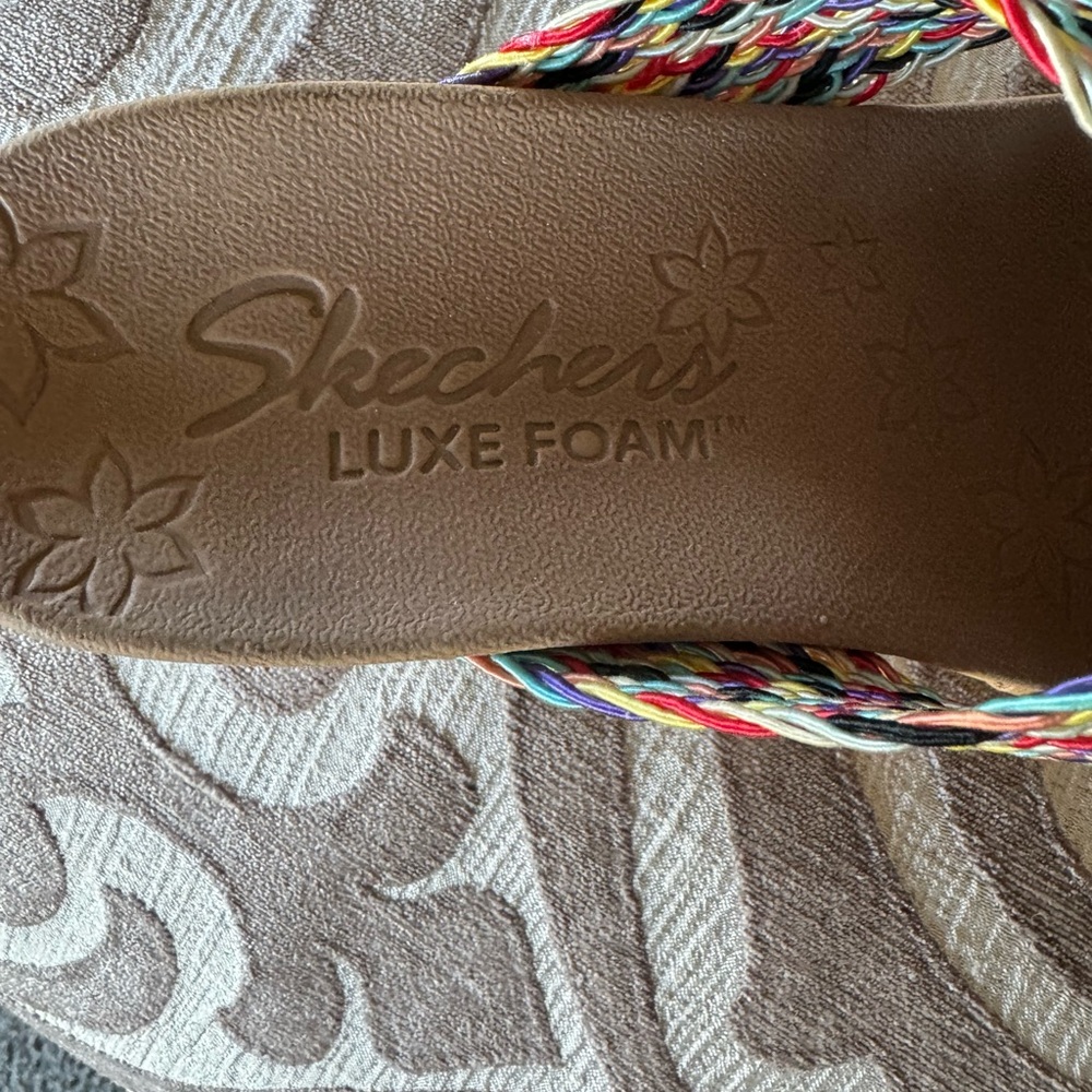 Skechers Luxe foam wedges - Picture 2 of 3